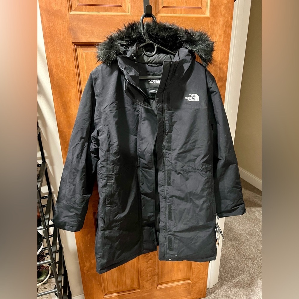 Brand new with tags women’s North Face Arctic Parka - size XL black